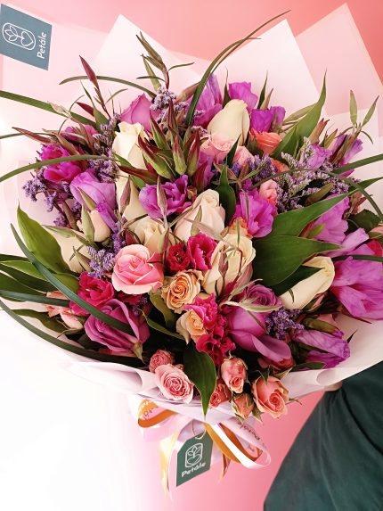 ramo de rosas y mini rosas