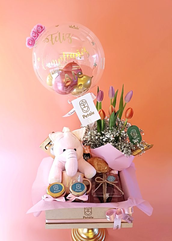 bandeja desayuno de tulipanes