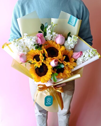 ramo de girasoles y rosas