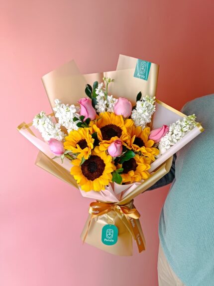 ramo de girasoles y rosas