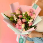 Ramo de rosas y claveles