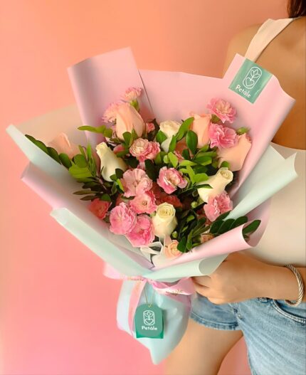 Ramo de rosas y claveles