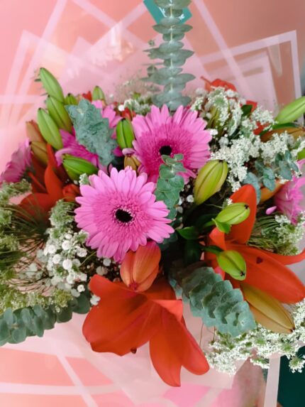 ramo de lirios y gerberas