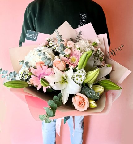 ramo de lirios, rosas y gerberas
